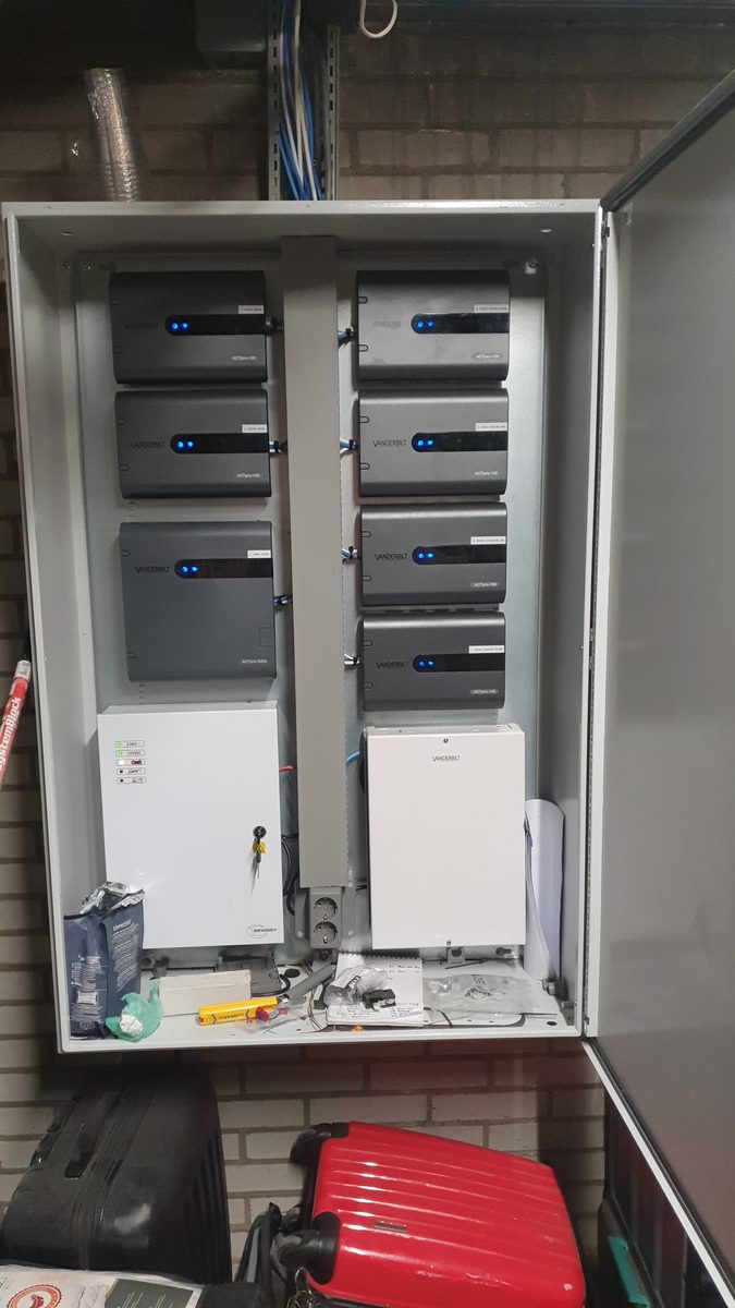 Open alarmkast met modules