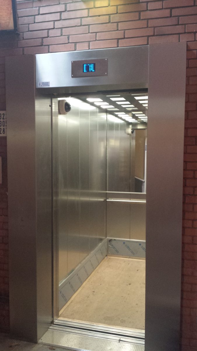 Liftcamera met display in RVS lift