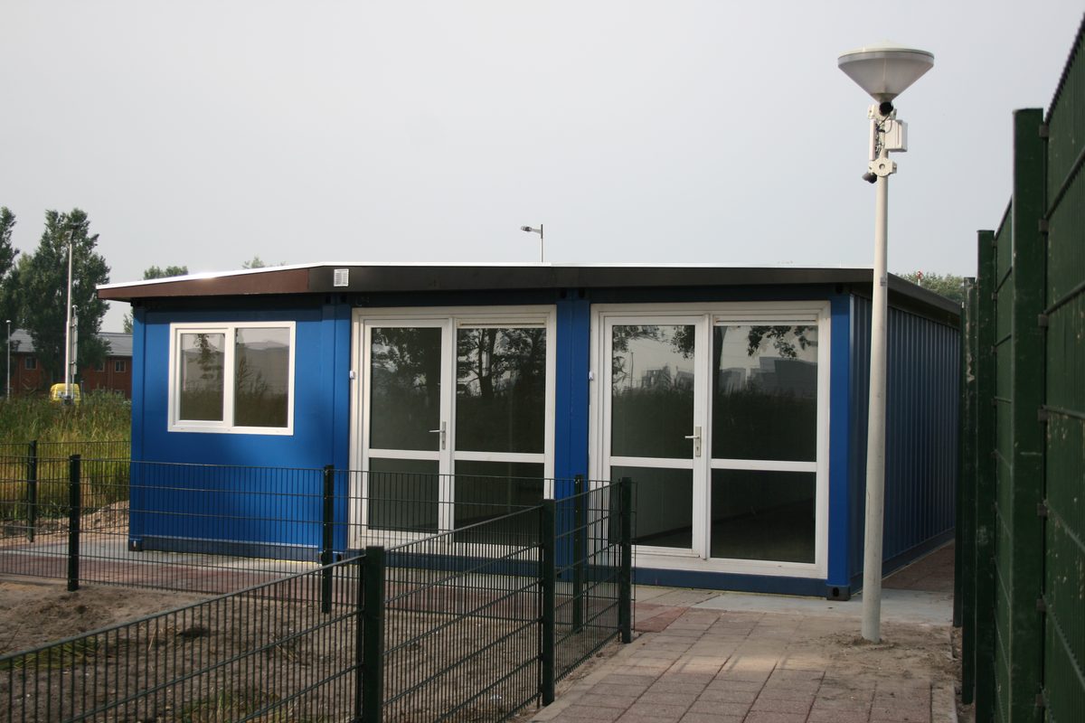 Bouwplaats met cameramast