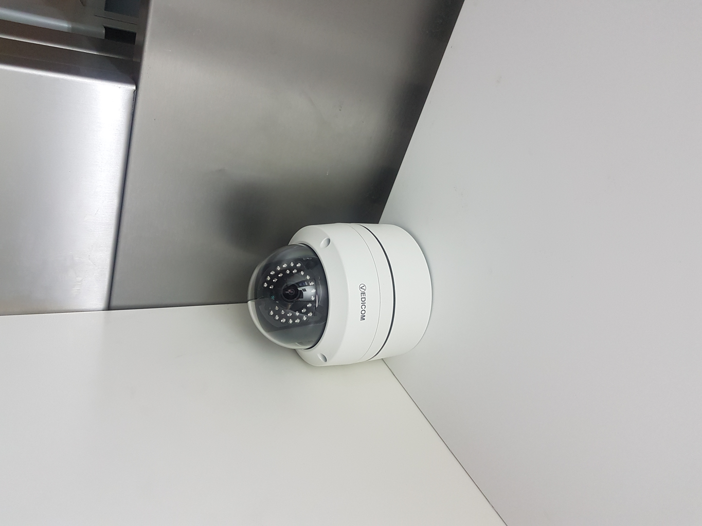 Vedicom camera geïnstalleerd in lift